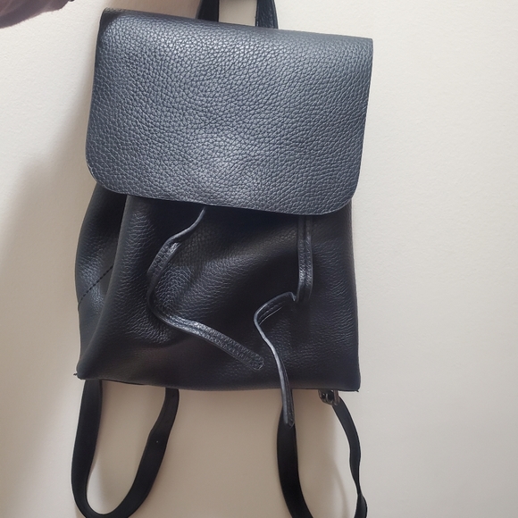 BLACK LEATHER BACKPACK - Picture 4 of 4